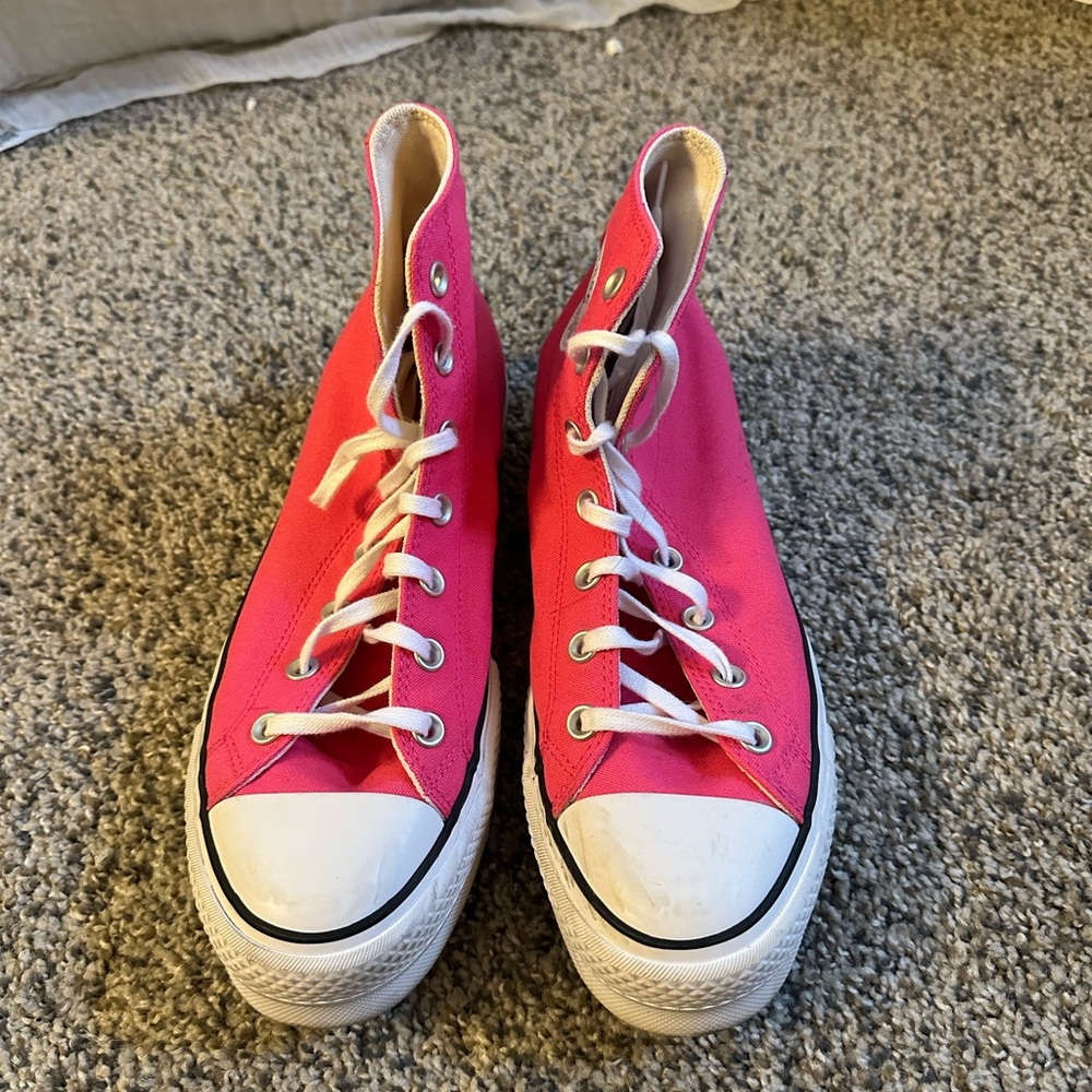 pink high top converse!!!